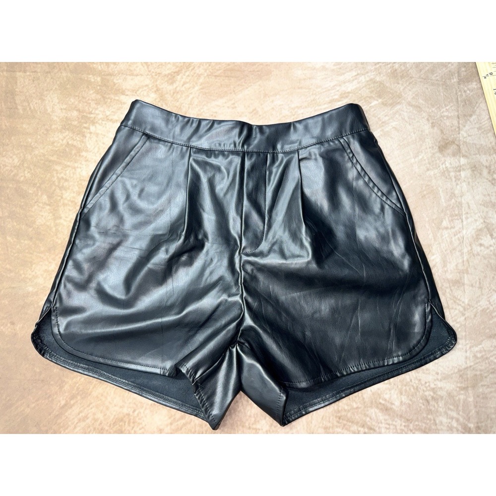 Iuvamia Faux Leather Woman's Shorts Size Small NWT
